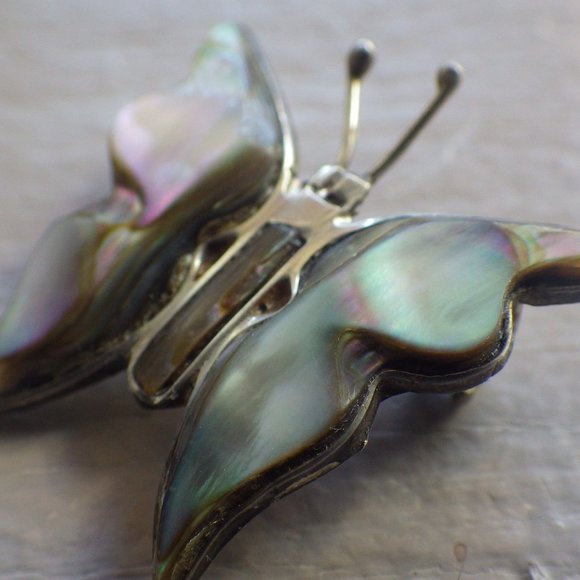 VINTAGE STERLING SILVER & MOTHER OF PEARL BUTTERFLY BROOCH PIN MEXICO - Picture 4 of 4